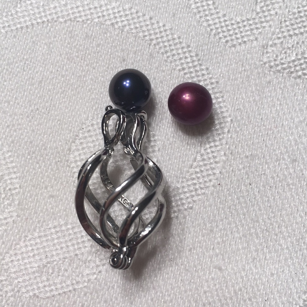 Pearl Pendent